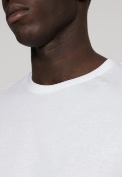 Pier One 3 Pack - Camiseta Básica - White/Black/Light Grey -Ropa Pier One 122d0709c72e447f82ad50ef09ab3779