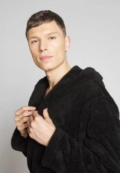 Pier One Albornoz - Black 11 Pier One Albornoz - Black -Ropa Pier One 46ddd89e67e647d9a552c22e74d82b35