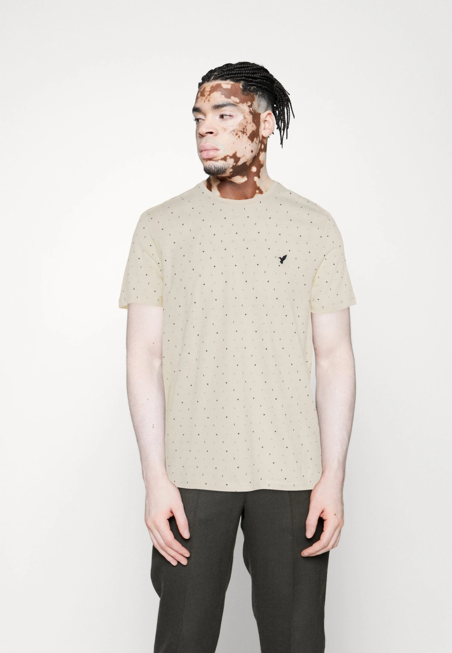 Pier One 5 Pack - Camiseta Básica - Dark Blue/White/Red 9 Pier One 5 Pack - Camiseta Básica - Dark Blue/White/Red - Imagen 7