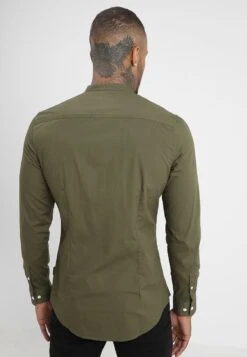 Pier One Muscle Fit Stand- Camisa - Oliv -Ropa Pier One 6203a98ce2074a57aa2427fe331f99cb