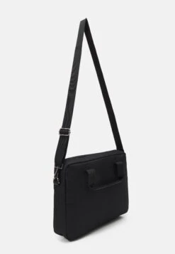 Pier One Unisex - Funda Para Portátil - Black -Ropa Pier One 81e04ec1861f4532ac5a93a9ace36b5e