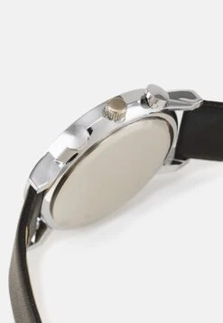 Pier One Set - Reloj - Black -Ropa Pier One 8b85f94e4c5a43a89680fa66df3bc7c7