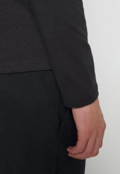 Pier One 5 Pack - Camiseta De Manga Larga - Black/White/Olive -Ropa Pier One 9c999edfb4784781b9b45e88c2578460