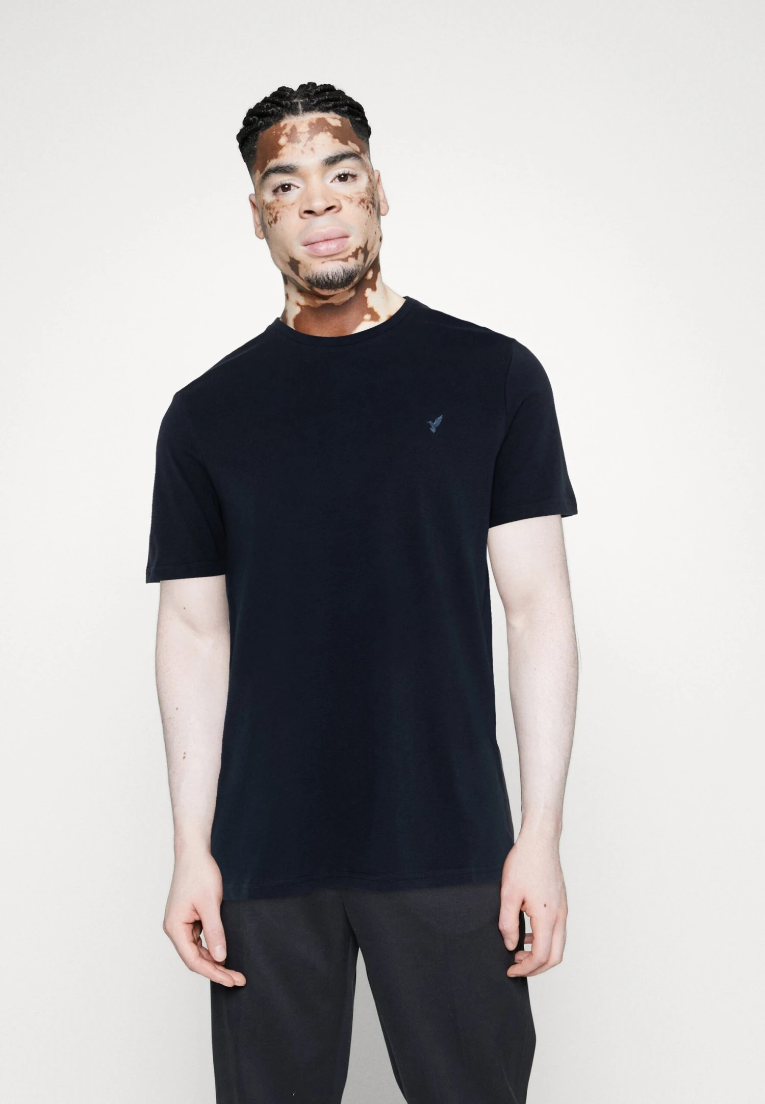 Pier One 5 Pack - Camiseta Básica - Dark Blue/White/Red 6 Pier One 5 Pack - Camiseta Básica - Dark Blue/White/Red - Imagen 4