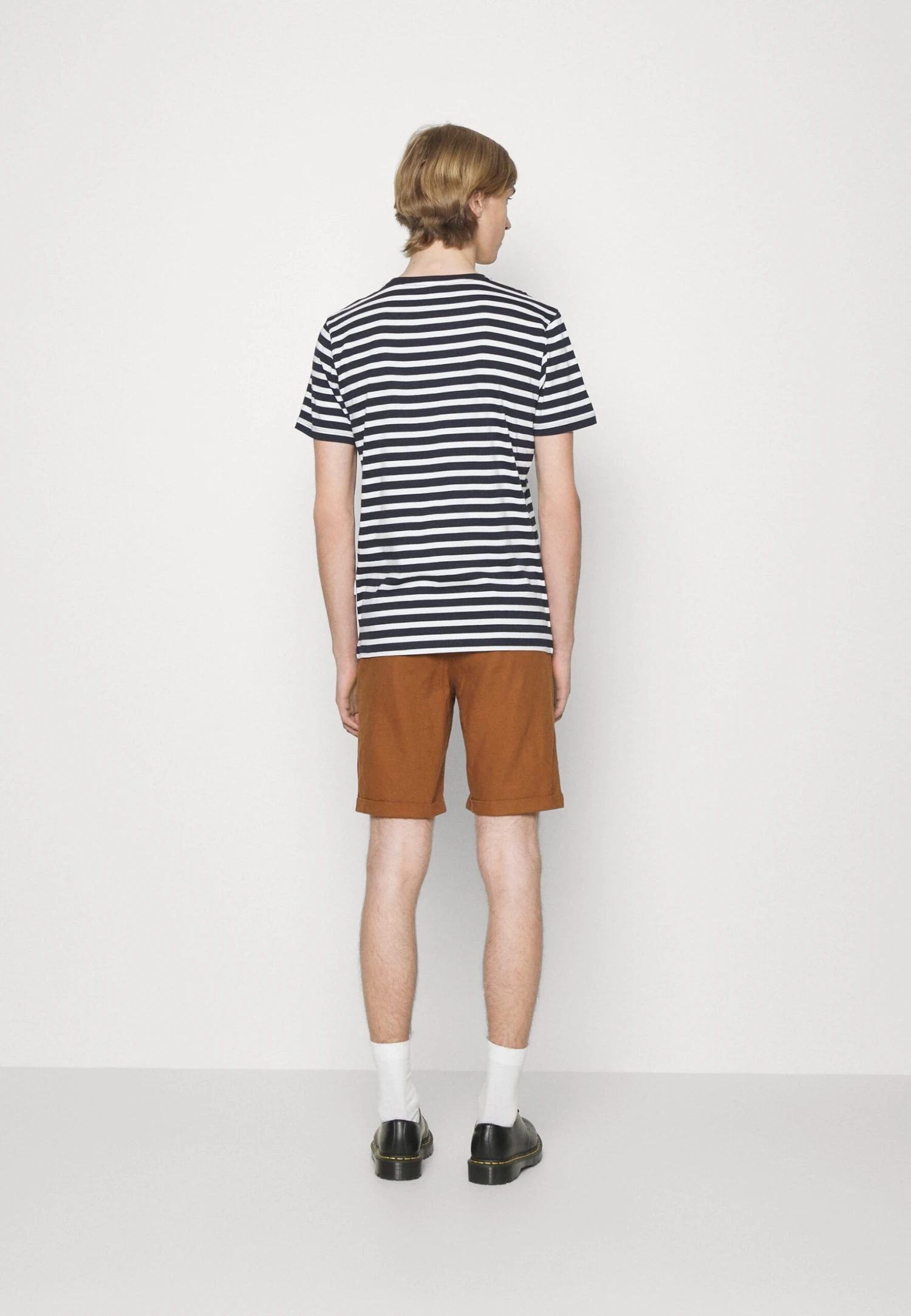 Pier One Linen Blend Drawcord Shorts- Shorts - Brown 5 Pier One Linen Blend Drawcord Shorts- Shorts - Brown - Imagen 3