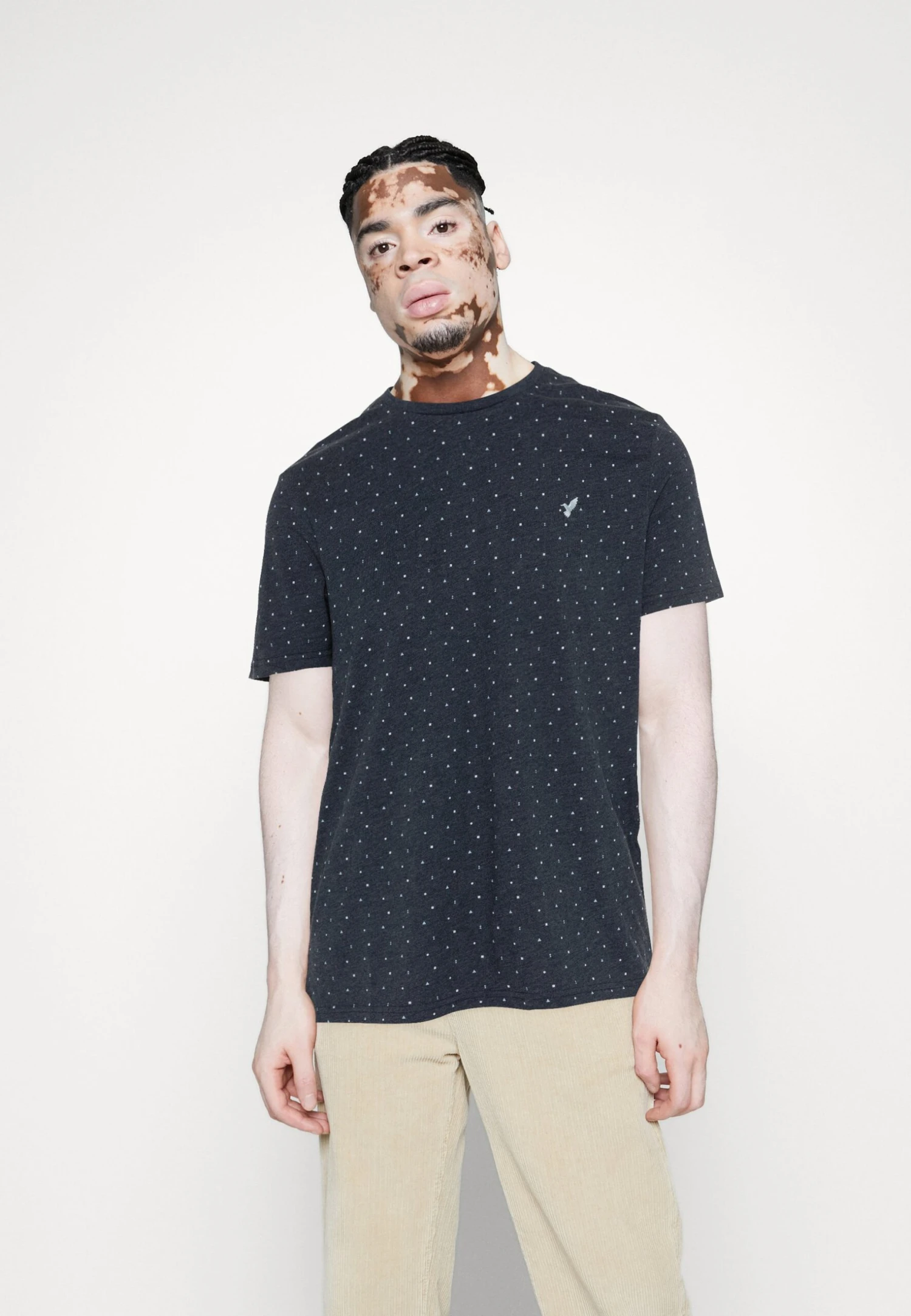 Pier One 5 Pack - Camiseta Básica - Dark Blue/White/Red 4 Pier One 5 Pack - Camiseta Básica - Dark Blue/White/Red - Imagen 2