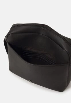 Pier One Big Messenger Bag - Bandolera - Black -Ropa Pier One bd8bc0c71e68430e9951a6fd9a3e8f72