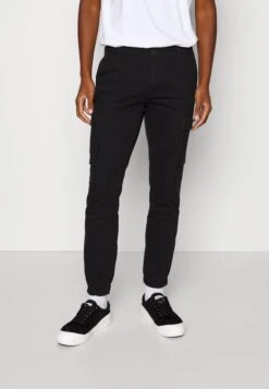 Pier One 2 Pack - Pantalones Cargo - Olive/Black -Ropa Pier One e0bf2536d5a04652937019f4273abb8d