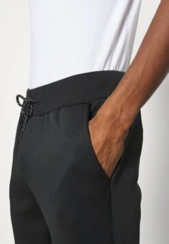 Pier One Pantalones Deportivos - Black -Ropa Pier One e52c3d679a484821b3134a6146f40559