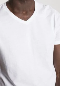 Pier One 3 Pack- Camiseta Básica - White/Black/Light Grey 15 Pier One 3 Pack- Camiseta Básica - White/Black/Light Grey -Ropa Pier One e59fd4a773ff4e2da1f149bee48df656