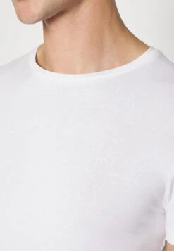 Pier One 3 Pack Muscle Fit- Camiseta Básica - White -Ropa Pier One fbff782df8bd48e785ba49657f6e4762